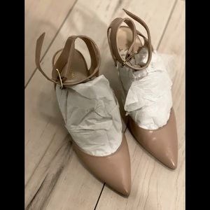 Cream Nine West pointed heels.